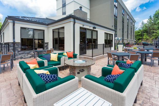 Images Holiday Inn Boone - University Area by IHG