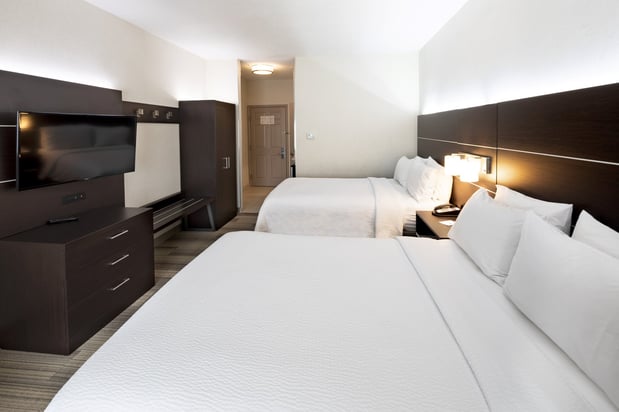 Images Holiday Inn Express & Suites Chicago West - St Charles by IHG