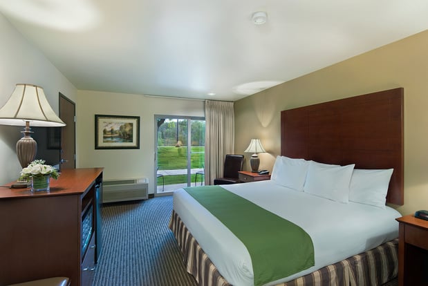 Images Oxford Suites Yakima