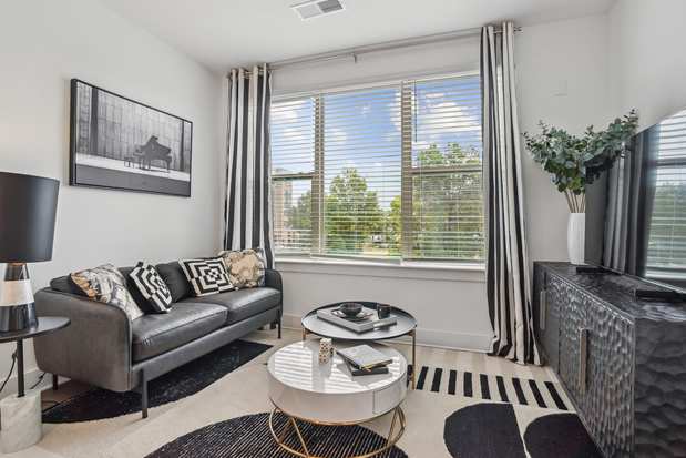 Images Link Apartments® Mint Street