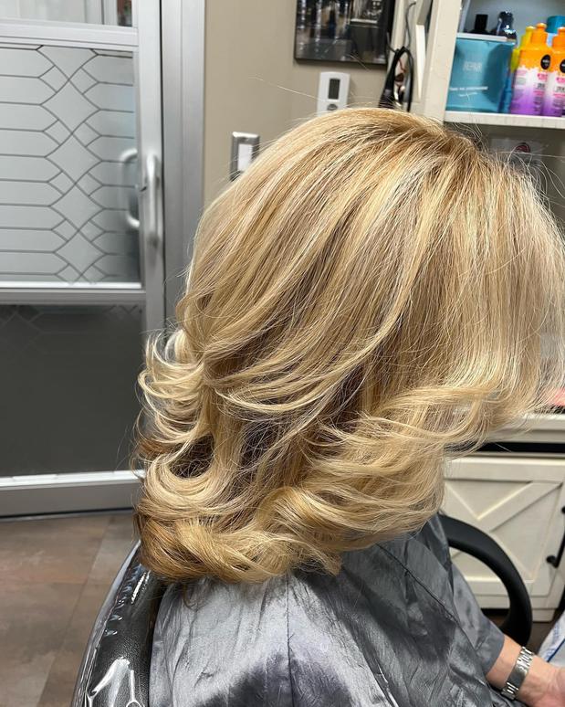 Images Adelia Varga Salon