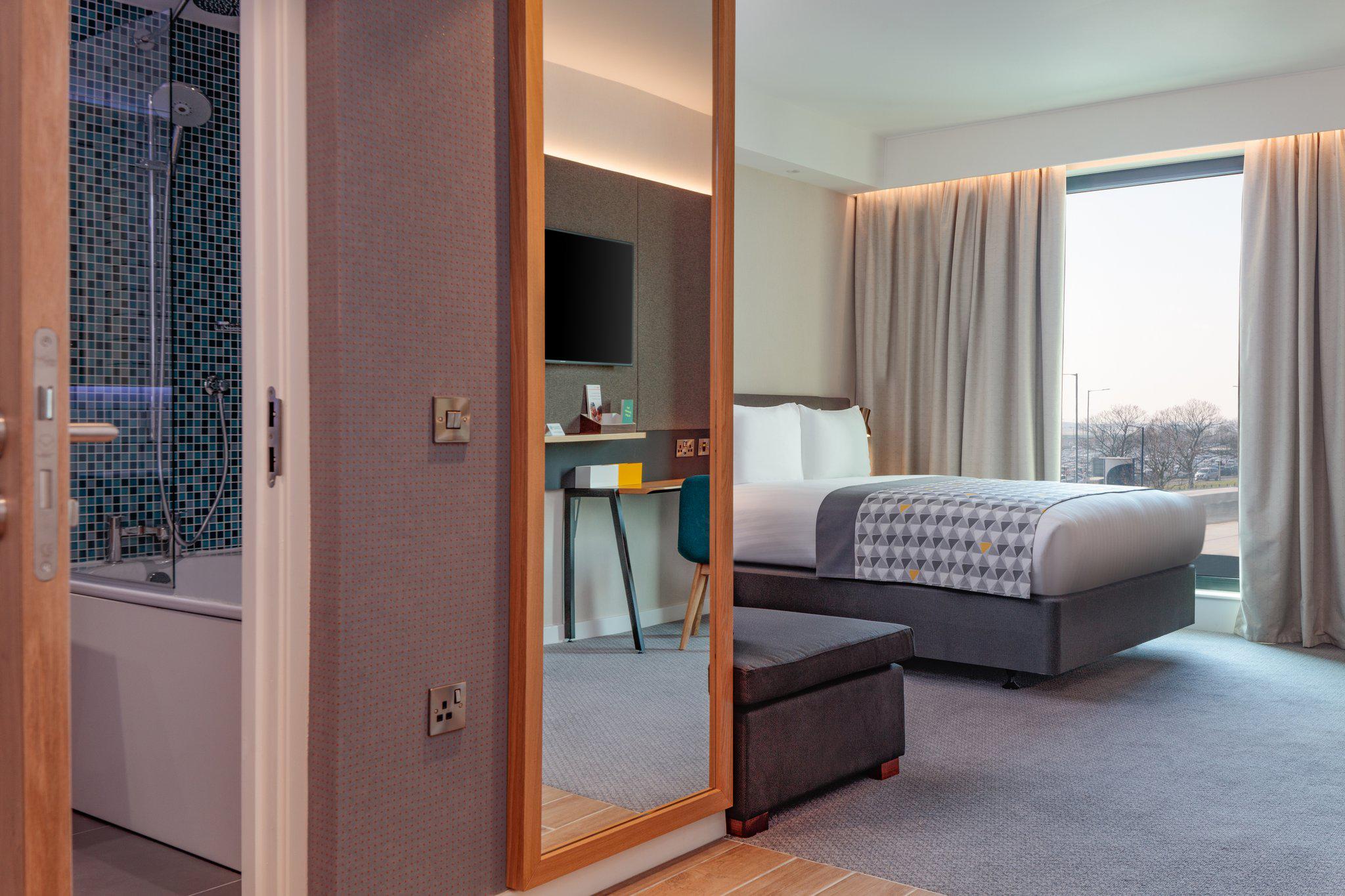 Holiday Inn London - Heathrow Bath Road, an IHG Hotel West Drayton 020 3962 5800