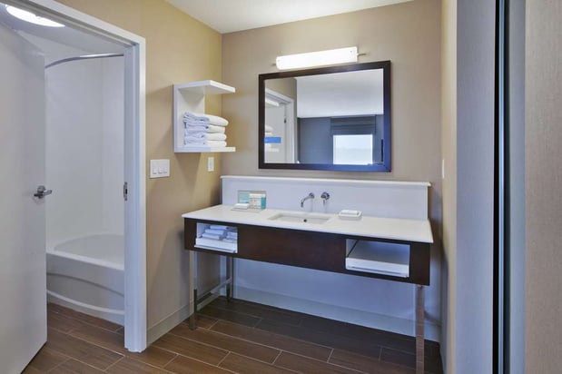 Images Hampton Inn Commerce Novi