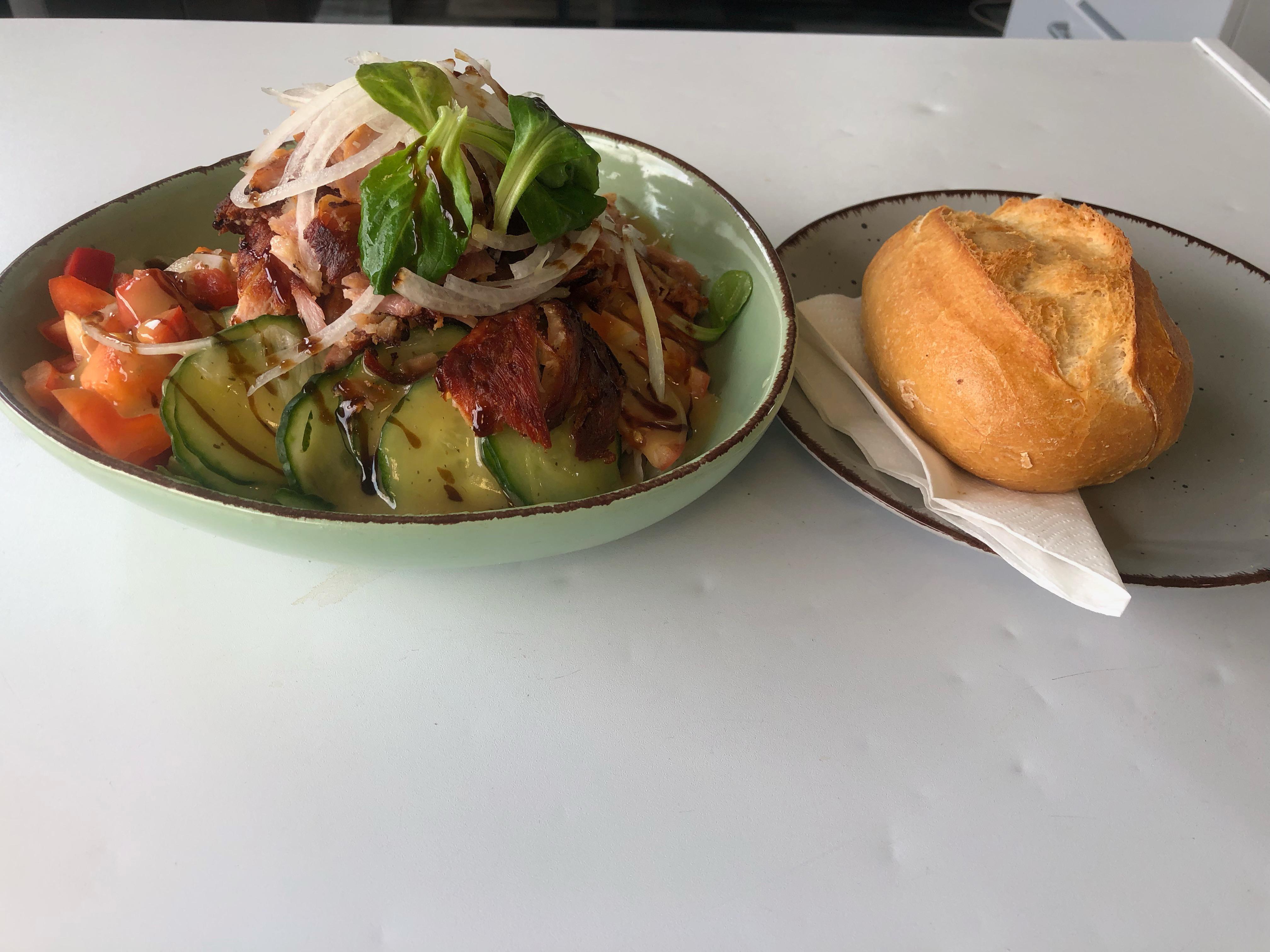 Imbiss Rocco Waldbröl, Gemischter Salat mit Hähnchen-Gyros Fleisch