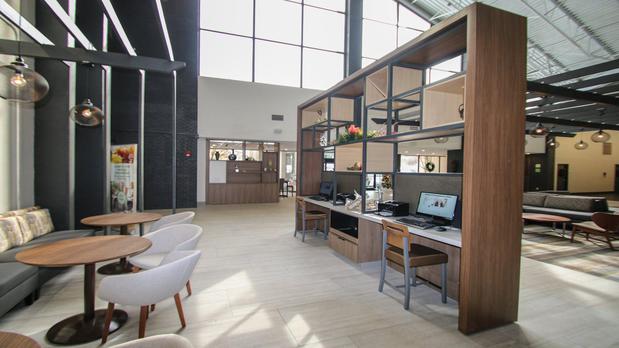 Images Holiday Inn Roanoke Airport-Conference Ctr by IHG