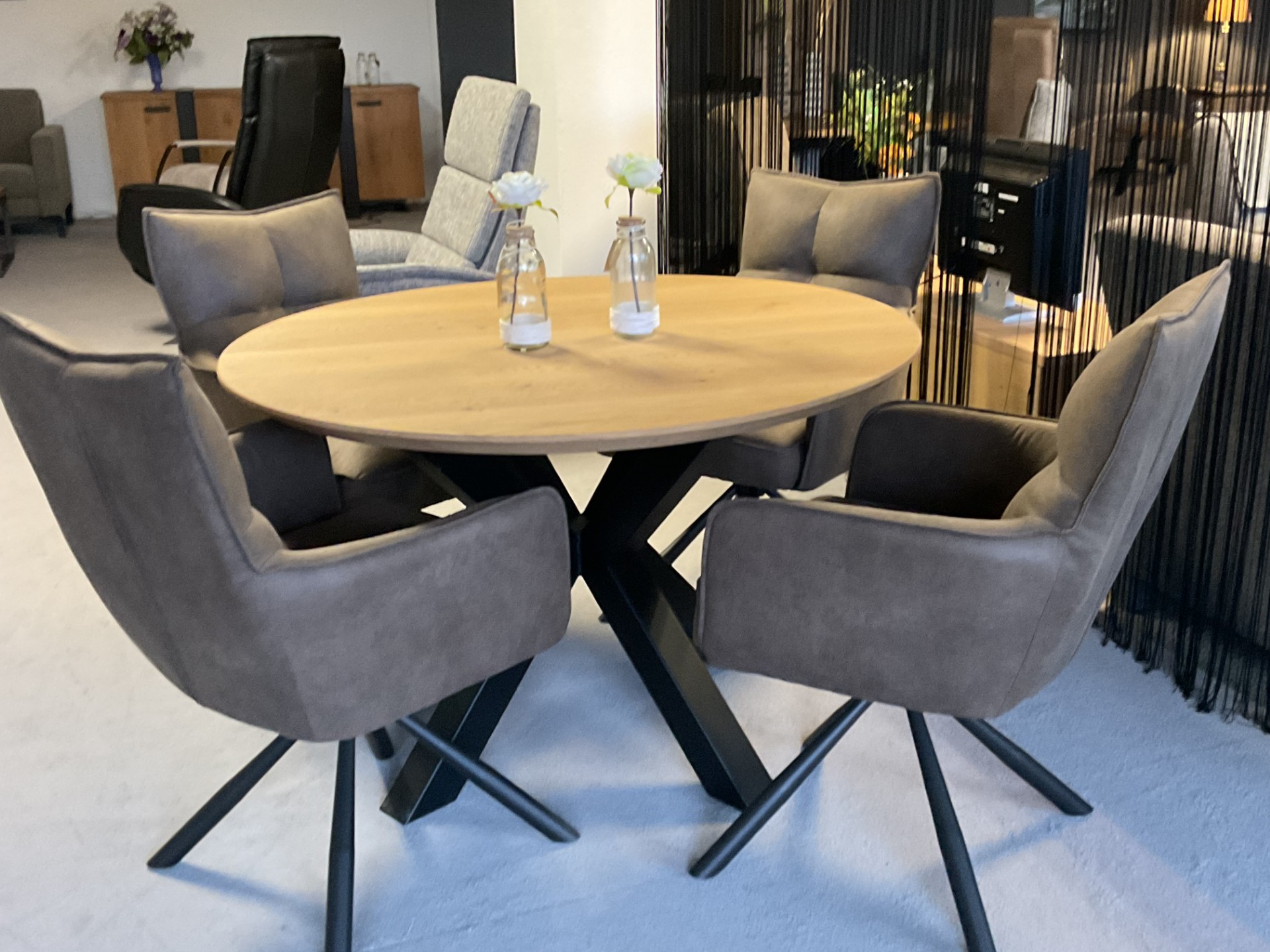 Foto's Euroverto Eikenmeubelen