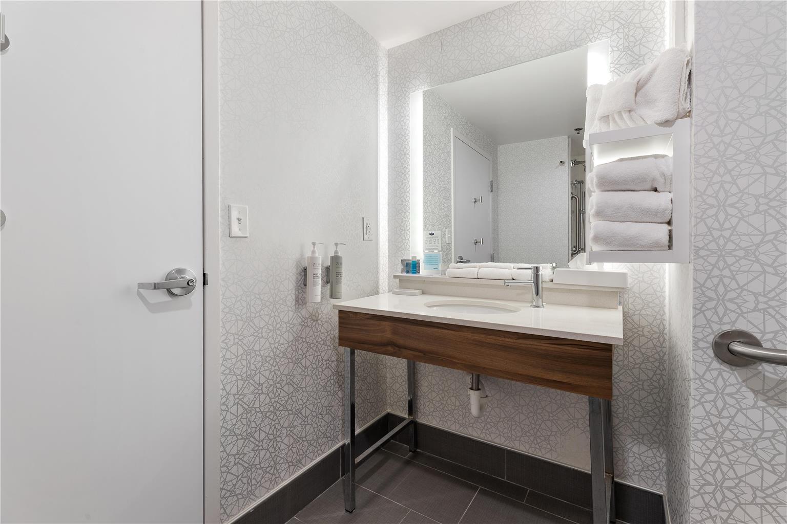 Guest room bath