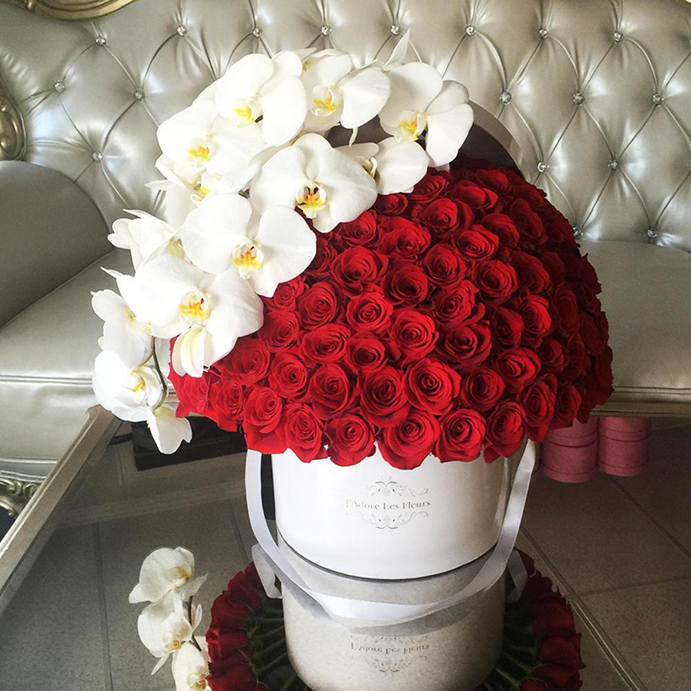J'Adore Signature Red Roses With Orchids
SKU: JLF000504
Capture the essence of elegance, romance and passion with this stunning box of classic red roses carefully put together with effort and detail one by one to create a smooth dome shape. Exotic cascading orchids are laid on top of the roses to give the arrangement an even more lush feel.