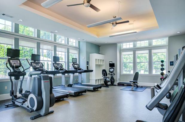 Images White Oaks at Wilton Apartments