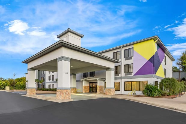 Images Spark by Hilton Tuscaloosa University