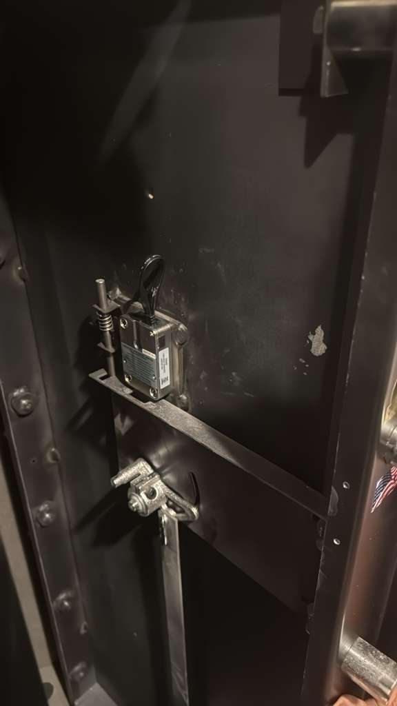 Safe locksmith service