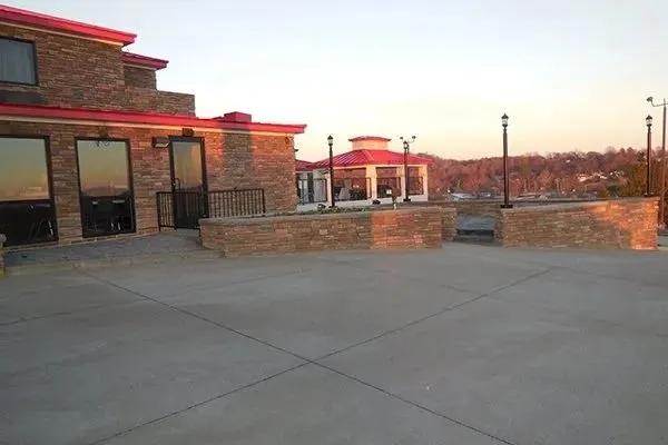 Giles Hotel Inn & Suites Image