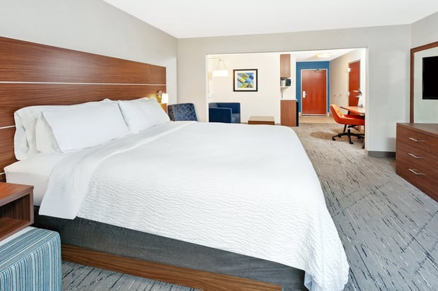 Images Holiday Inn Express & Suites Urbana-Champaign (U of I Area) by IHG