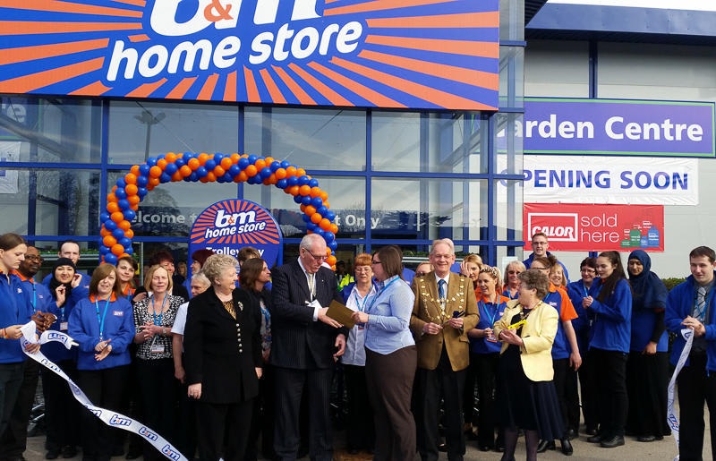 Dunstable store being opened by Councillor Terry Stock and Representatives from the local charity DADDS.