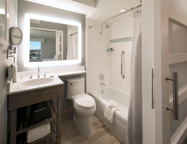 Images Crowne Plaza Ventura Beach by IHG