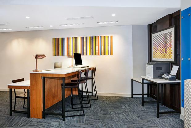 Images Holiday Inn Express & Suites Chicago North Shore - Niles, an IHG Hotel
