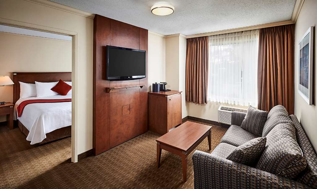 Images Best Western Plus Guildwood Inn