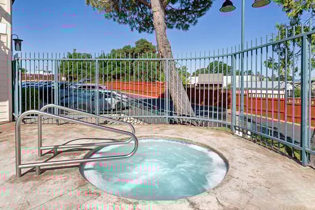 Images Best Western Cedar Inn & Suites