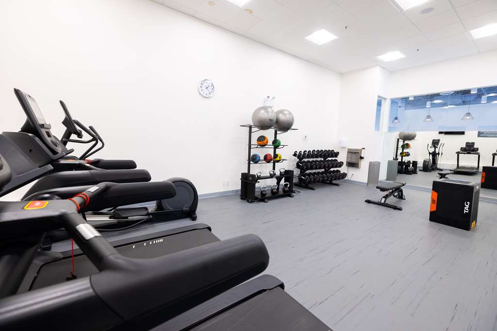 DoubleTree by Hilton Calgary North in Calgary: Health club  fitness center  gym