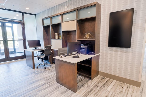 Images Holiday Inn Knoxville N - Merchant Drive by IHG