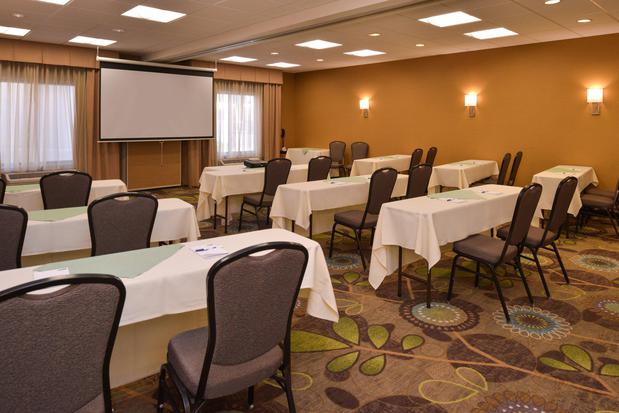 Images Holiday Inn Express & Suites Pocatello by IHG