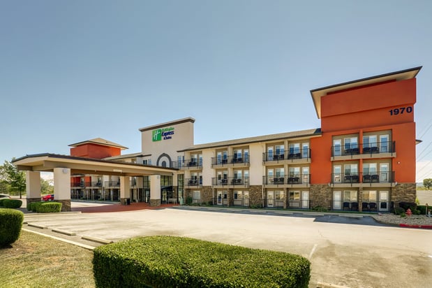 Images Holiday Inn Express & Suites Branson 76 Central by IHG