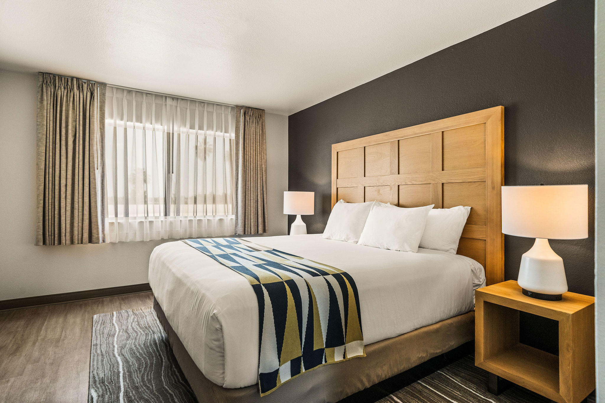 Oxford Suites Redding Guestrooms