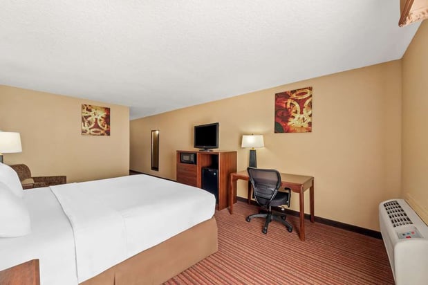 Images SureStay Plus by Best Western San Antonio Fiesta Inn
