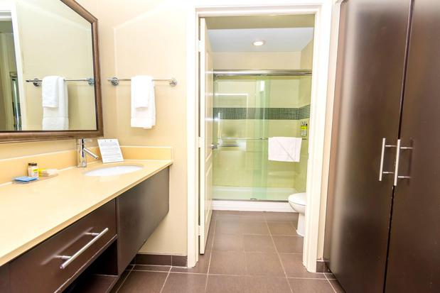 Images Staybridge Suites Houston IAH - Beltway 8 by IHG