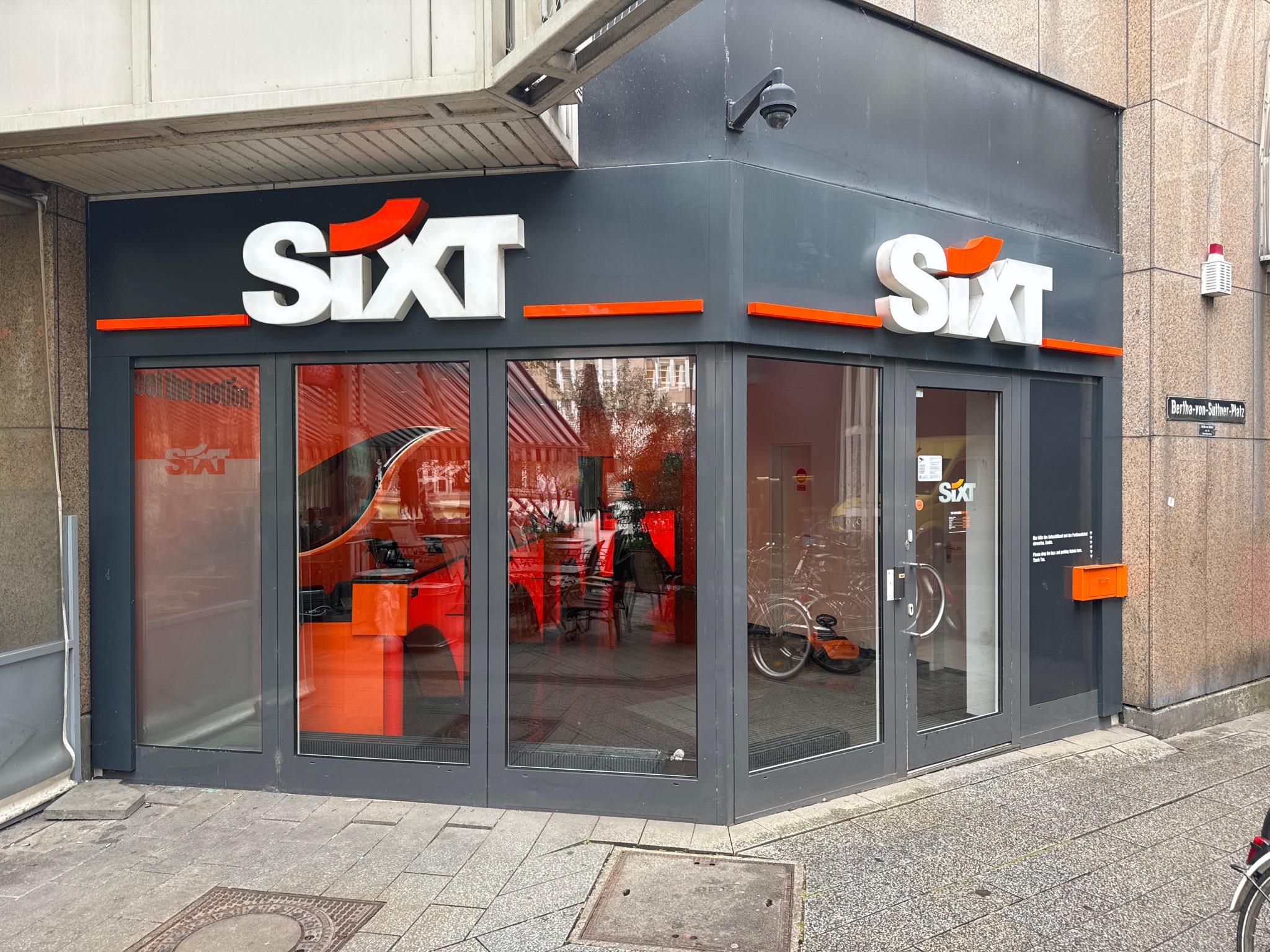 SIXT Autovermietung Düsseldorf Zentrum/HBF, Willi-Becker-Allee 10 in Düsseldorf