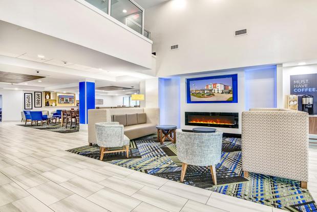 Images Holiday Inn Express & Suites Longview North by IHG
