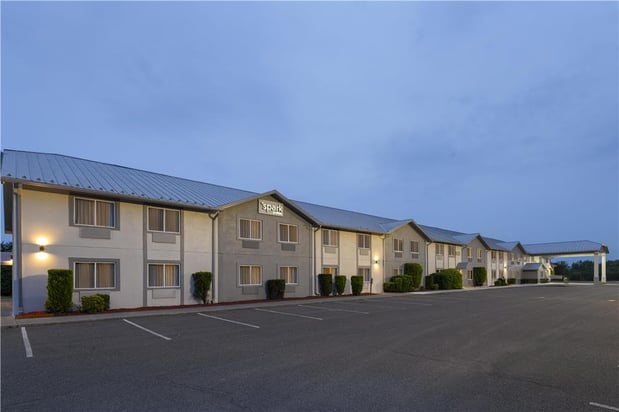 Images Spark by Hilton West Coxsackie