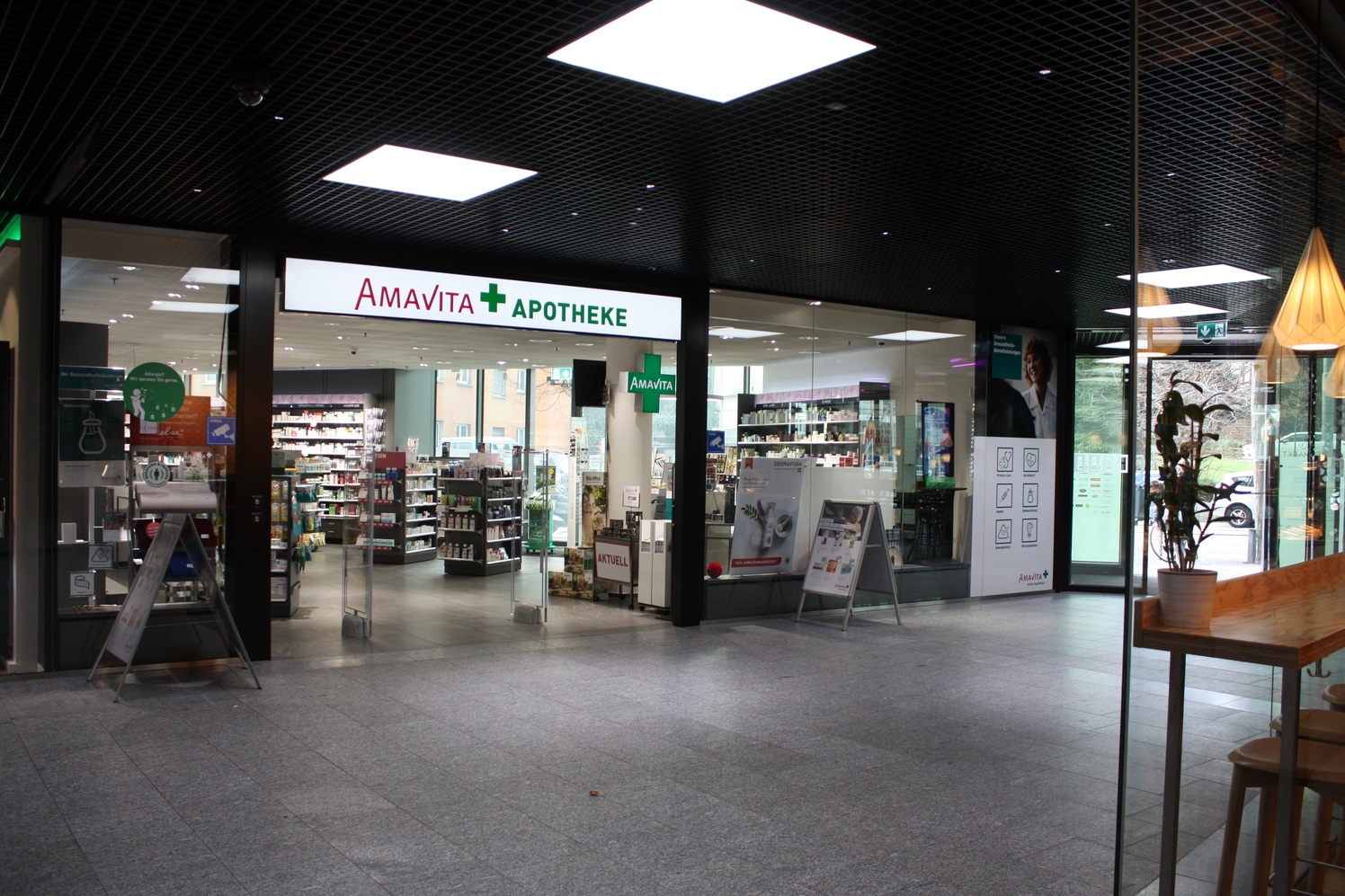 Amavita Apotheke Neumarkt Oerlikon, Hofwiesenstrasse 350 in Zürich