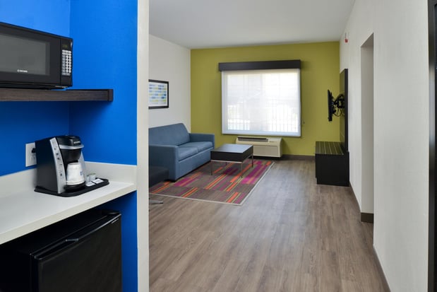 Images Holiday Inn Express & Suites Carthage by IHG