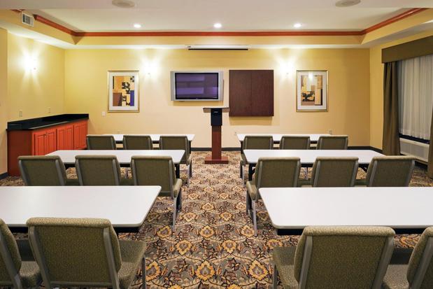 Images Holiday Inn Express & Suites Fairfield-North, an IHG Hotel