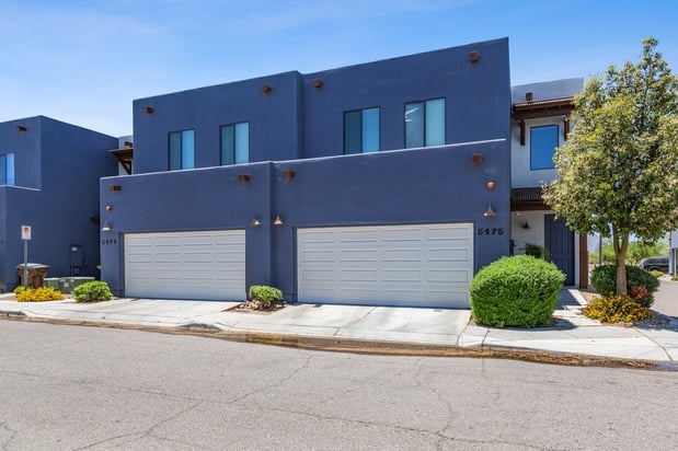 Images Galeria del Rio Townhomes