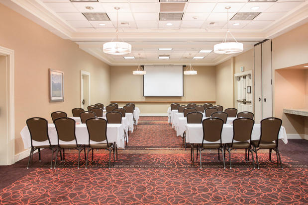 Images Holiday Inn Colorado Springs Airport by IHG