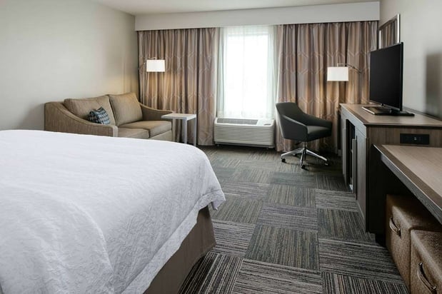 Images Hampton Inn & Suites Hudson
