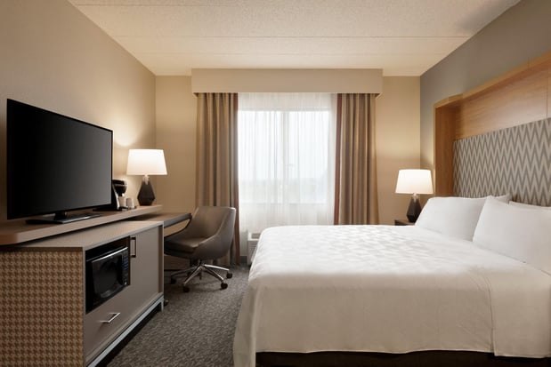 Images Holiday Inn & Suites Council Bluffs-I-29 by IHG