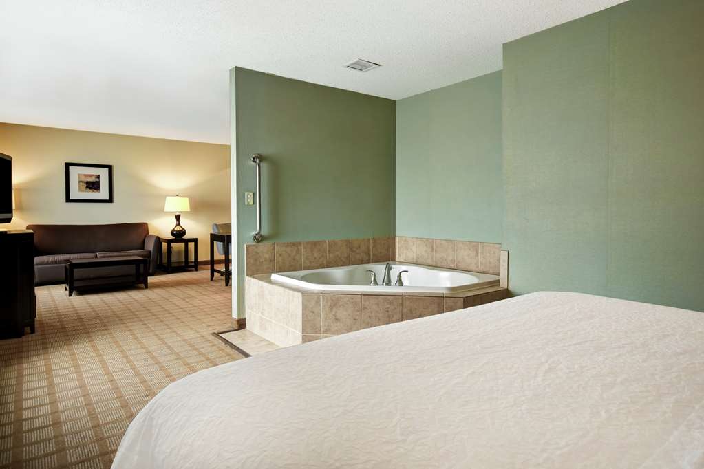 Guest room bath