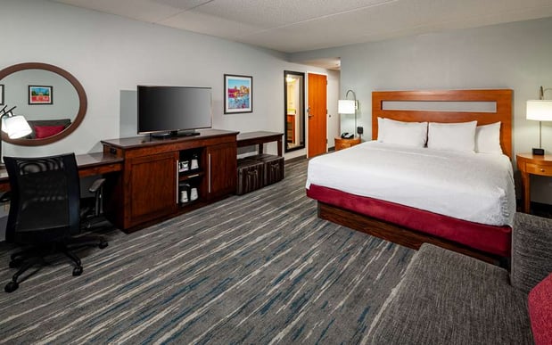 Images Hampton Inn & Suites St. Louis at Forest Park