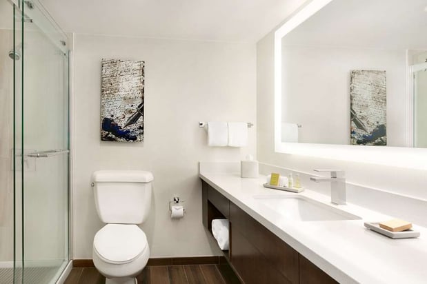 Images DoubleTree by Hilton McLean Tysons