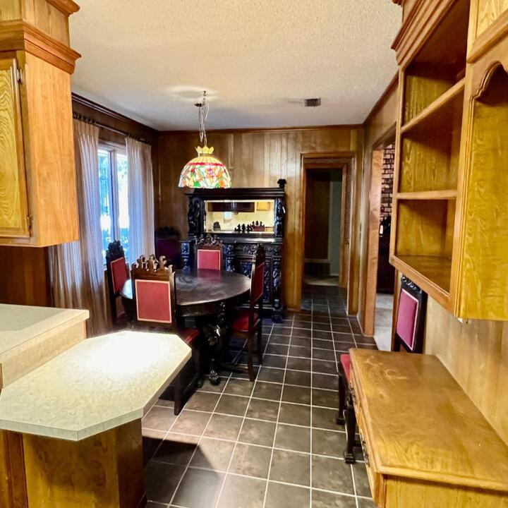 Images Liz Karr - Real Estate Agent- Aycock Realty
