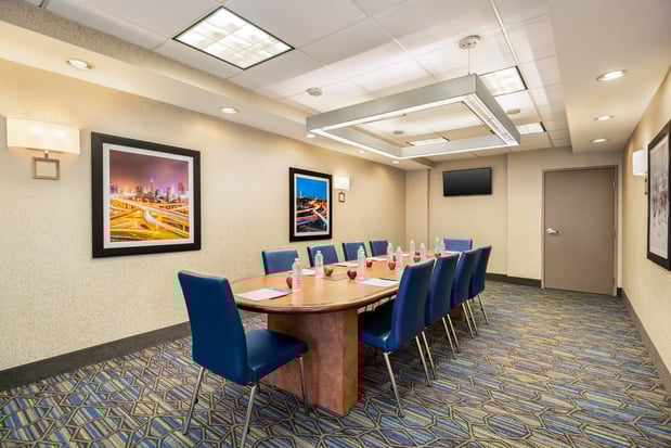 Images Holiday Inn Express & Suites Fredericksburg by IHG