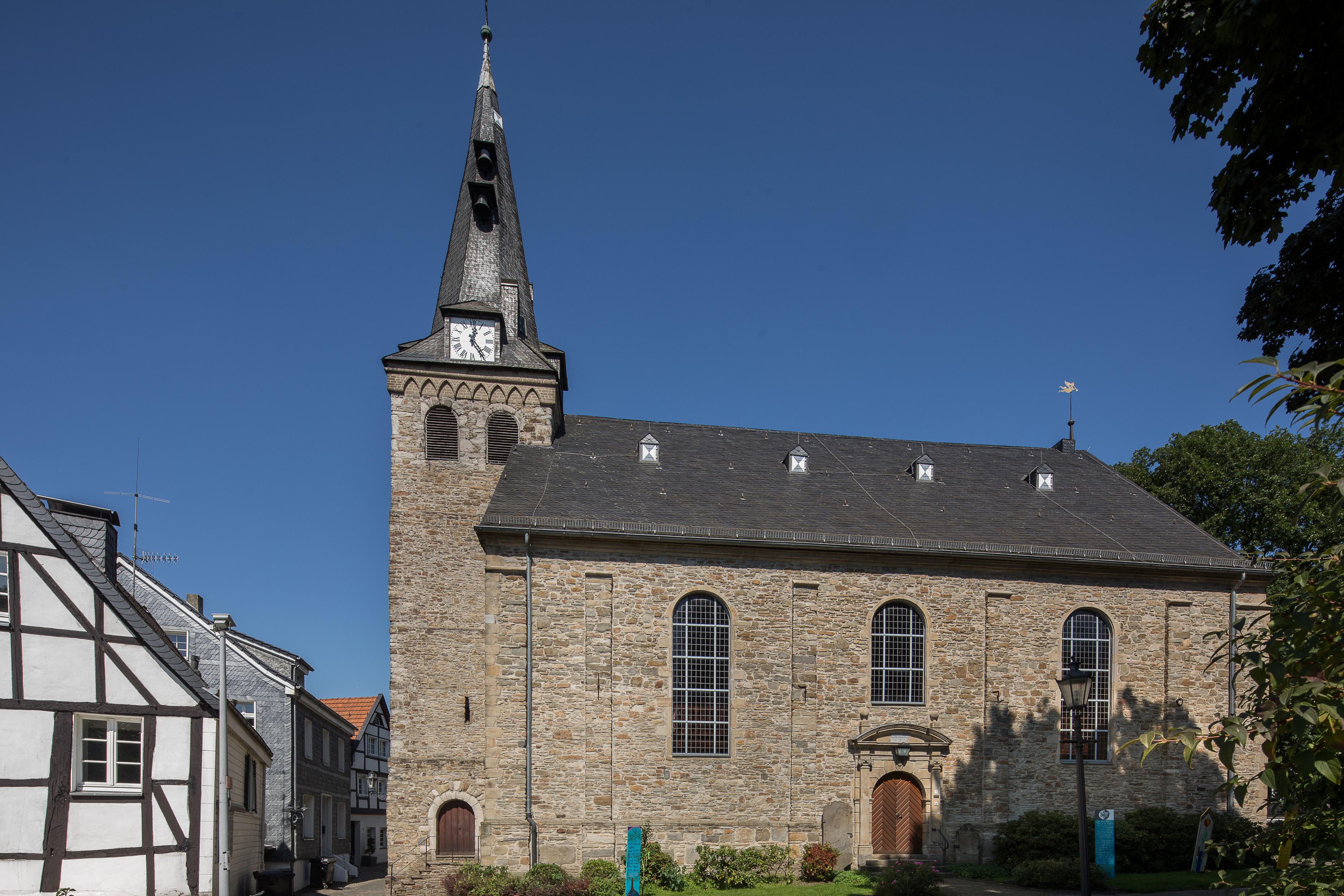 Bild 1 Kirche Kettwig - Evangelische Kirchengemeinde Essen-Kettwig in Essen