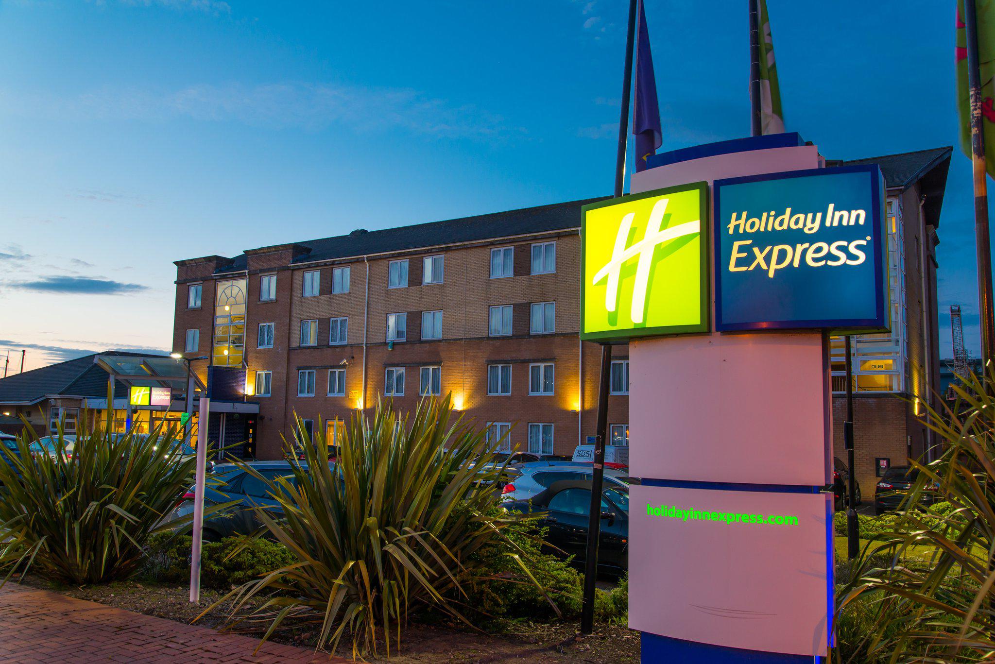 Holiday Inn Express Cardiff Bay, an IHG Hotel Cardiff 02920 449000