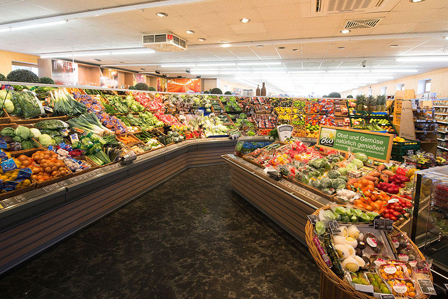 Obst & Gemüse:
Aus täglich frischer Lieferung haben unsere Kunden eine vielfältige und bunte Auswahl an gewohnten EDEKA Produkten.