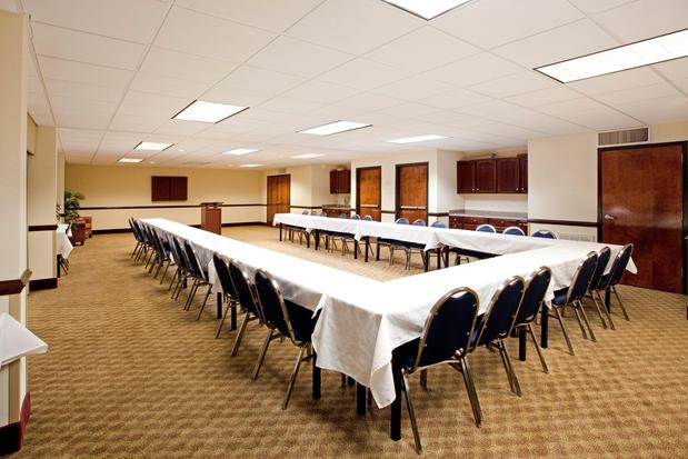 Images Holiday Inn Express & Suites Lexington-Hwy 378, an IHG Hotel