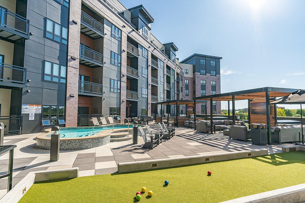 Rooftop Deck With Plunge Pool & Bocce Court