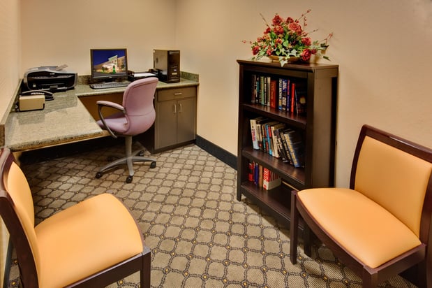 Images Holiday Inn & Suites Bakersfield by IHG